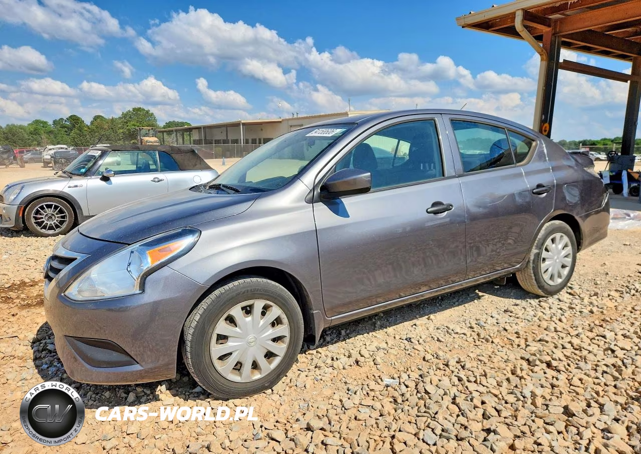 2018 Nissan Versa S Plus