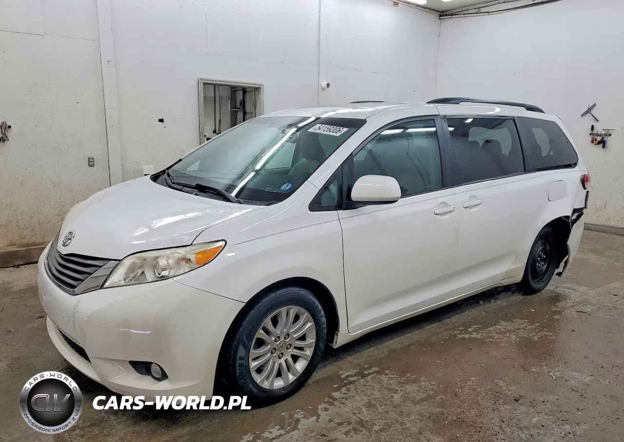 2013 Toyota Sienna Xle 8-Passenger