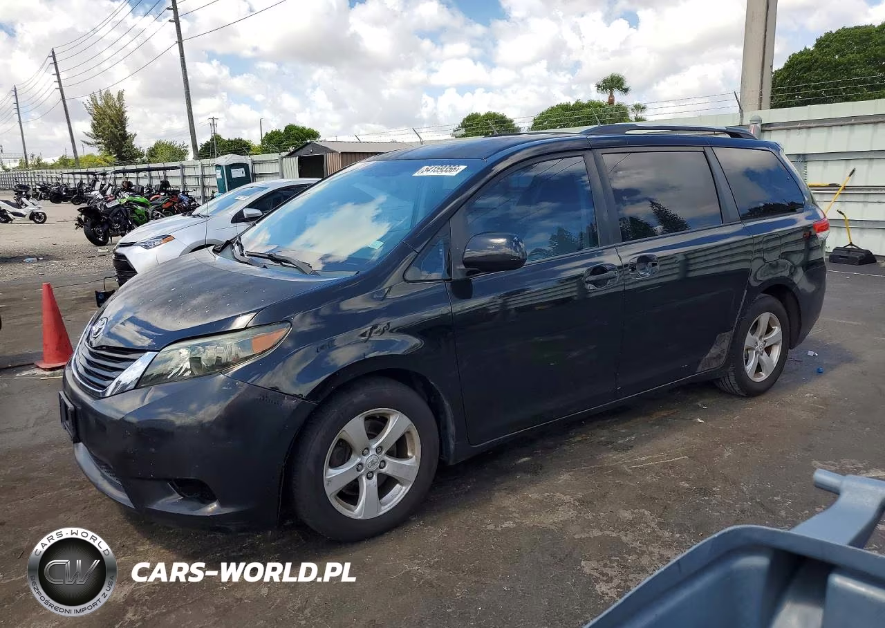 2011 Toyota Sienna Le – zdjęcie 1 z 13
