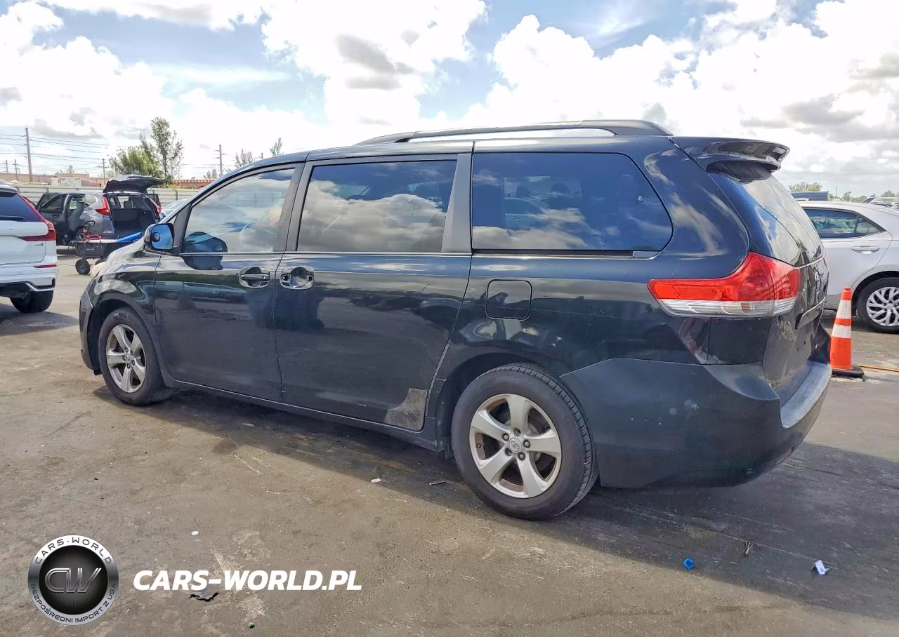 2011 Toyota Sienna Le VIN:5TDKK3DC3BS105852 - 2