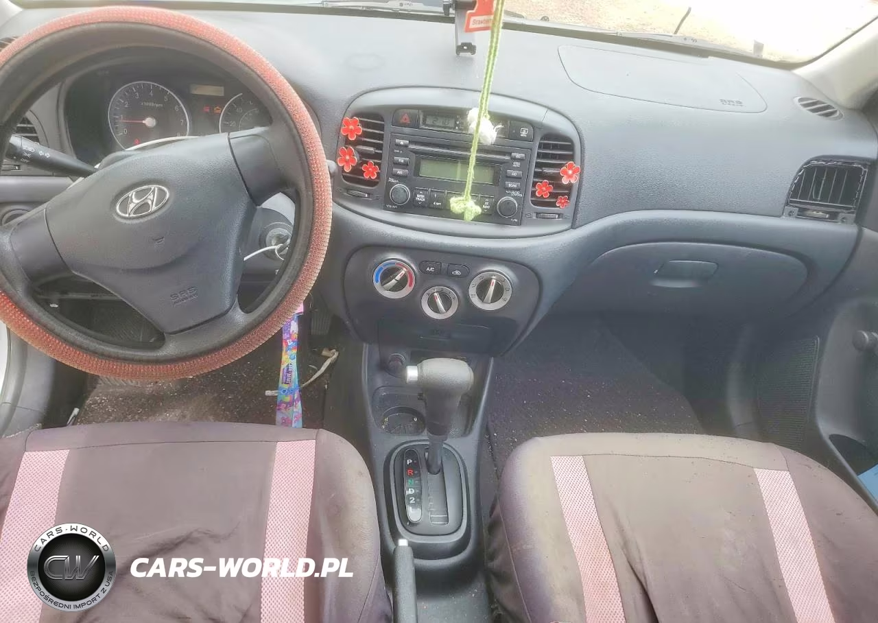 2007 Hyundai Accent Gs VIN:KMHCM36C37U044951 - 8