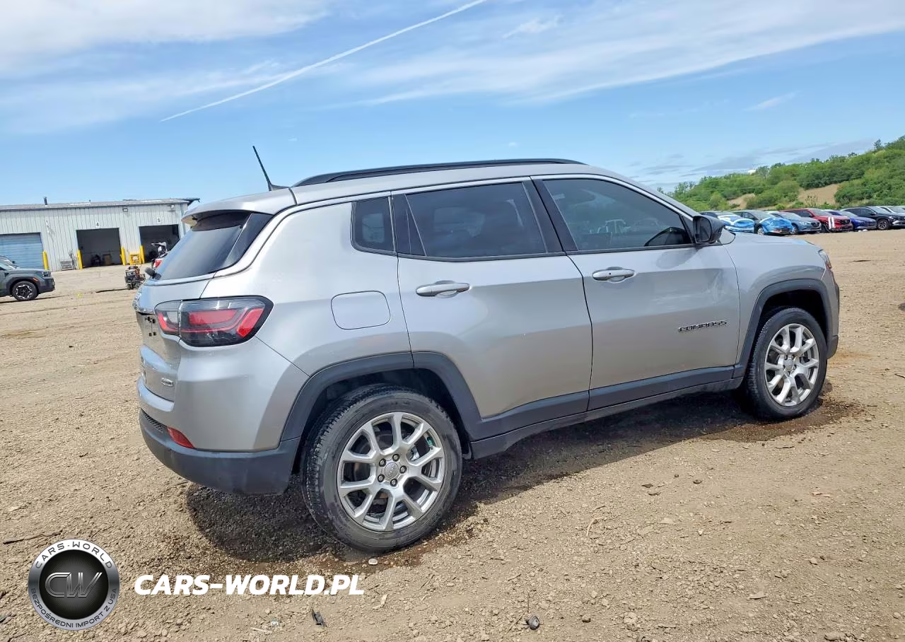 2022 Jeep Compass Latitude Lux VIN:3C4NJDFB0NT210174 - 3