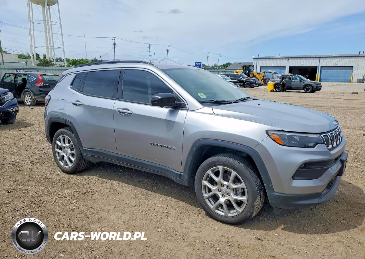 2022 Jeep Compass Latitude Lux VIN:3C4NJDFB0NT210174 - 4