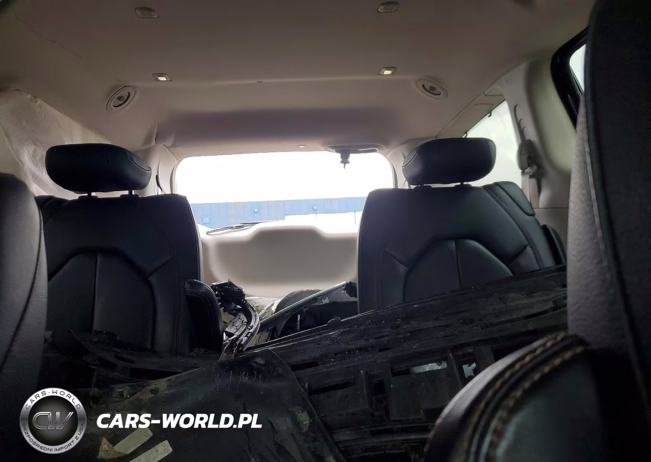 2019 Chrysler Pacifica Touring L VIN:2C4RC1BG0KR549043 - 10