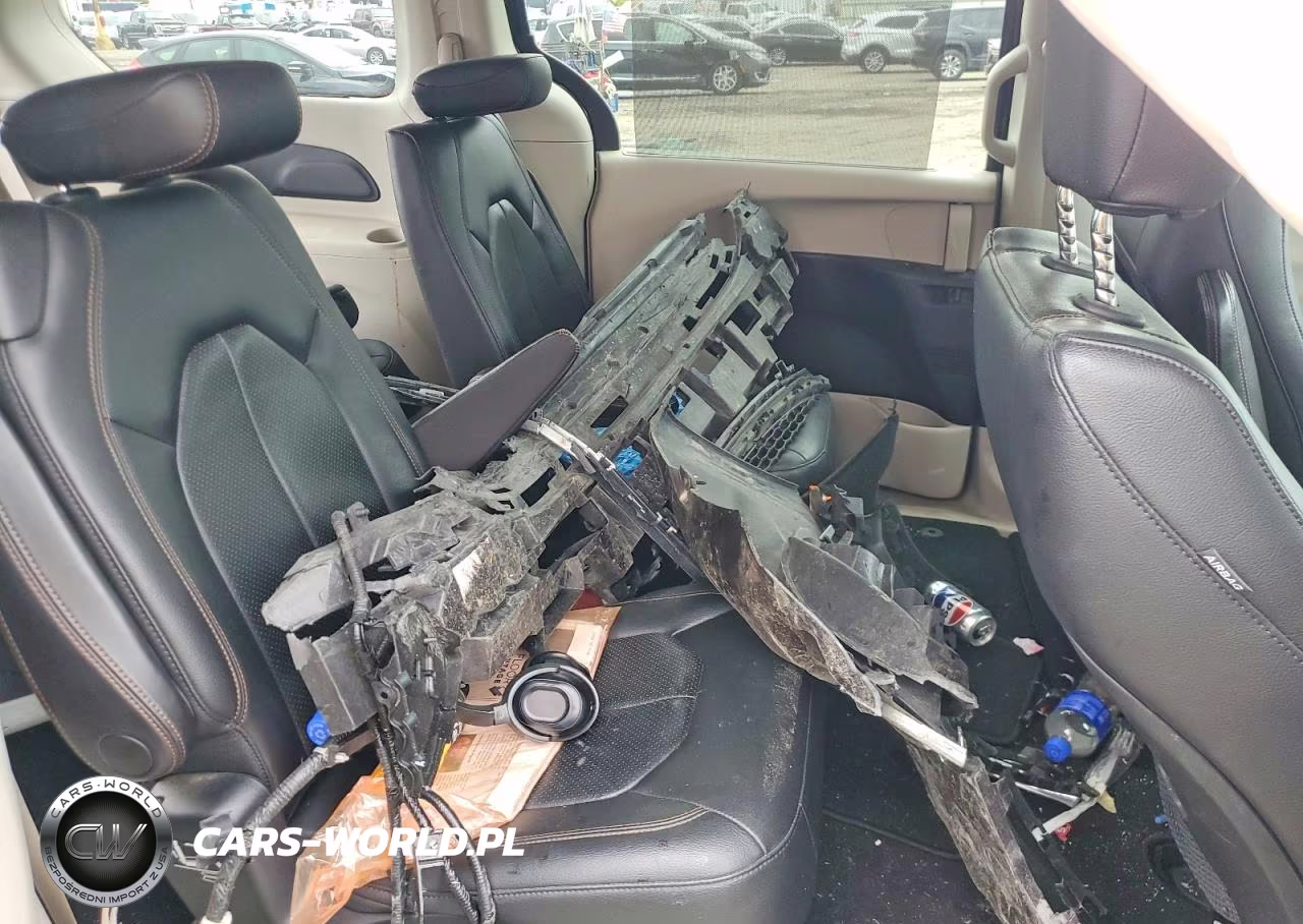 2019 Chrysler Pacifica Touring L VIN:2C4RC1BG0KR549043 - 11
