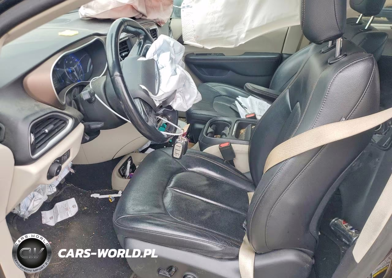 2019 Chrysler Pacifica Touring L VIN:2C4RC1BG0KR549043 - 7