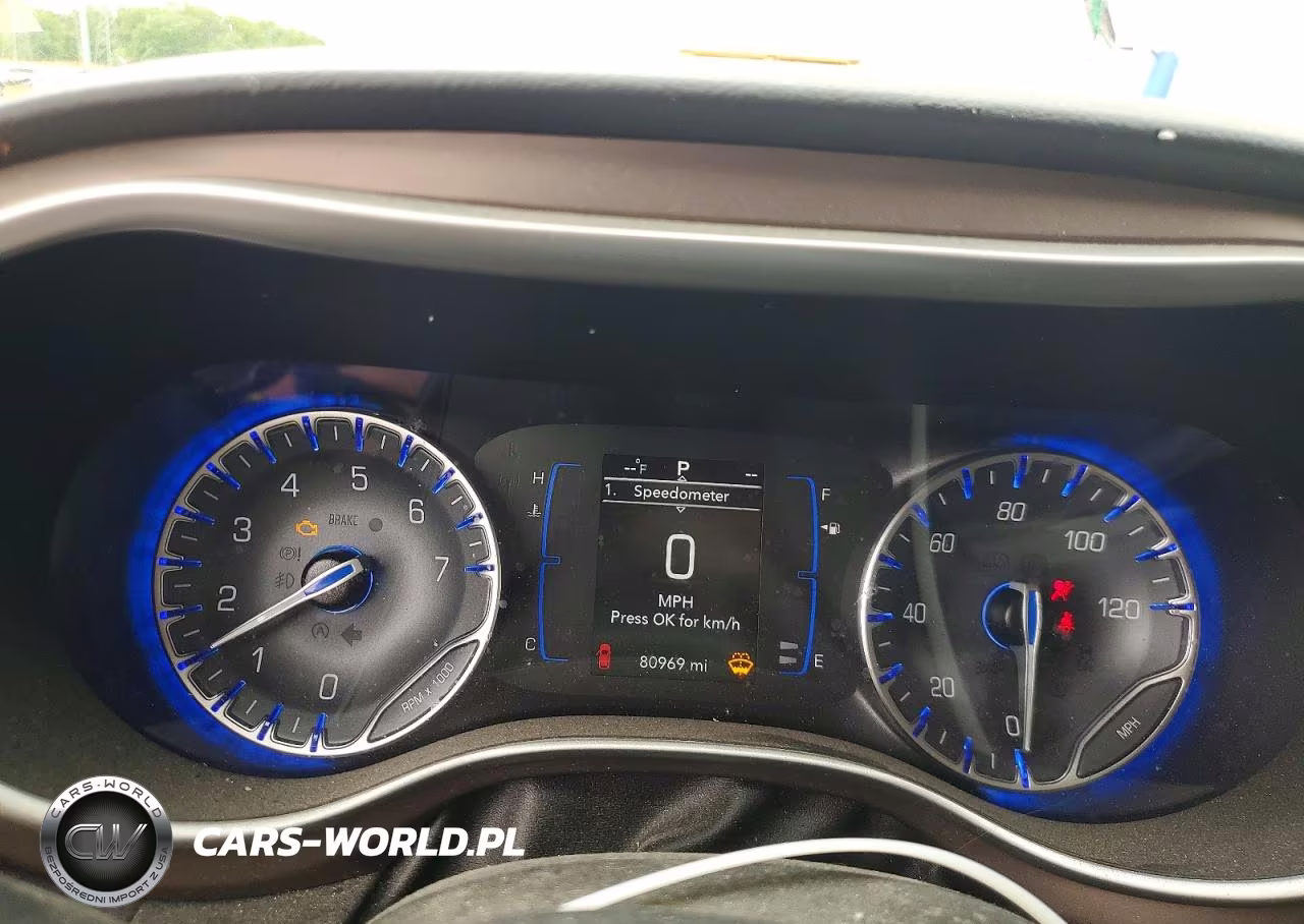 2019 Chrysler Pacifica Touring L VIN:2C4RC1BG0KR549043 - 9