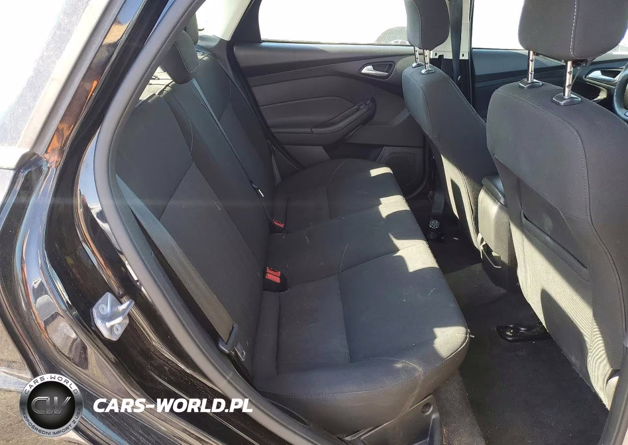 2018 Ford Focus Se VIN:1FADP3FE8JL312851 - 10