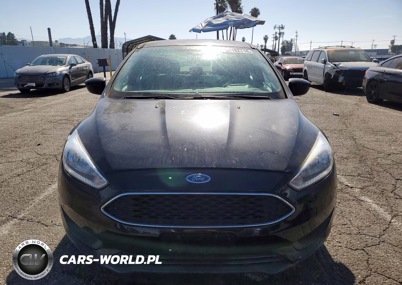 2018 Ford Focus Se VIN:1FADP3FE8JL312851 - 5