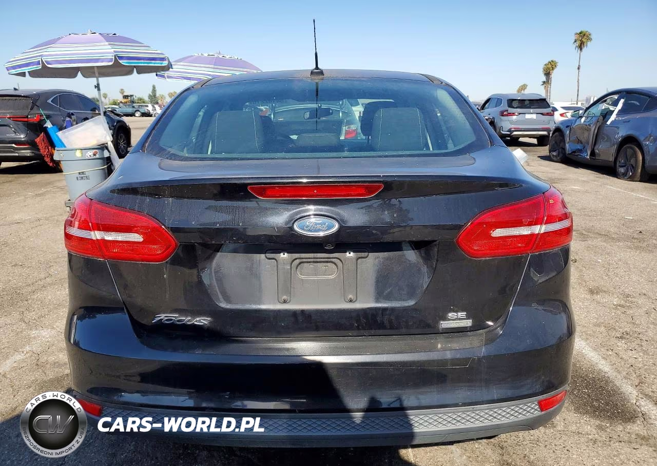 2018 Ford Focus Se VIN:1FADP3FE8JL312851 - 6