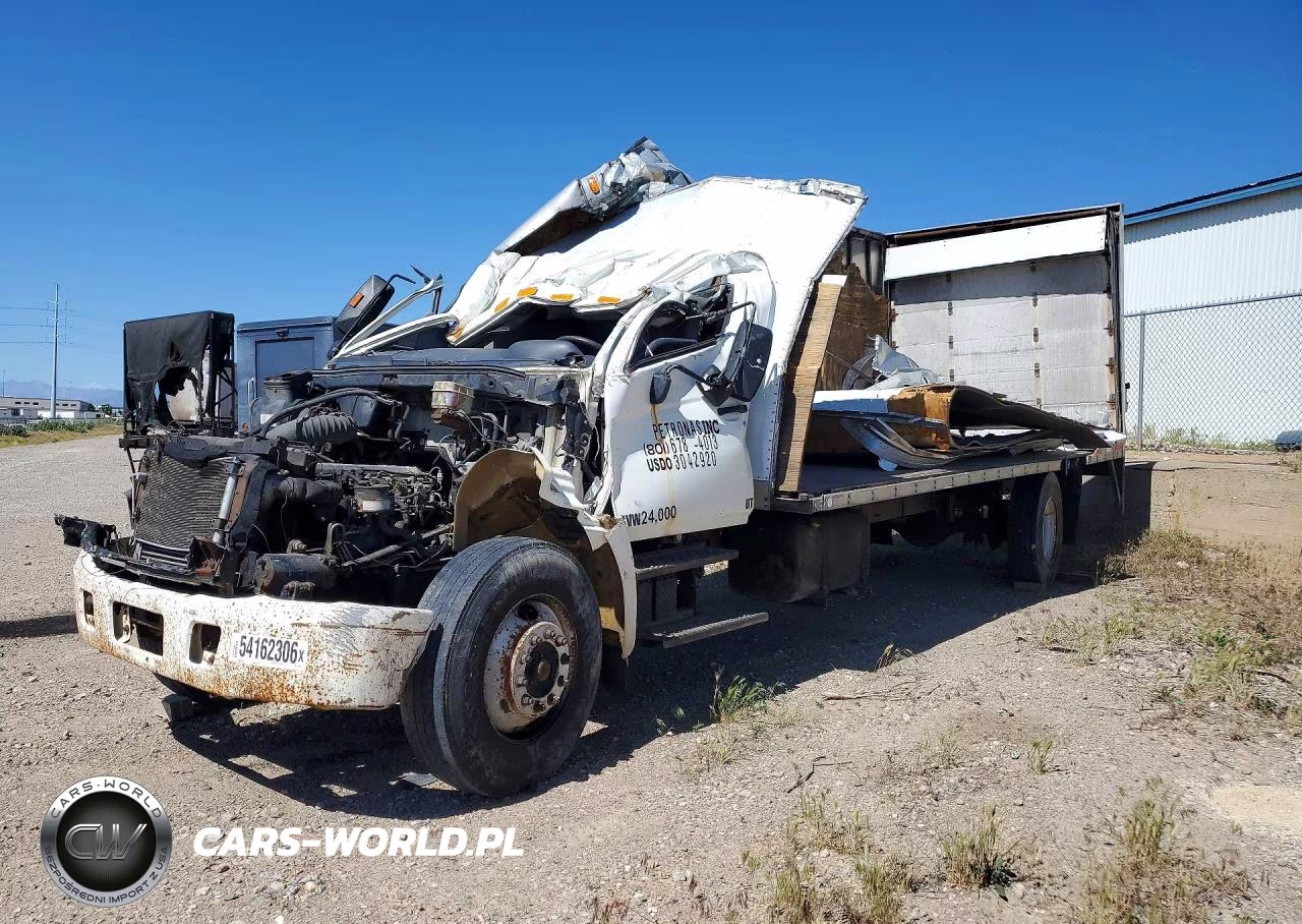2005 Hino 268 Box Truck