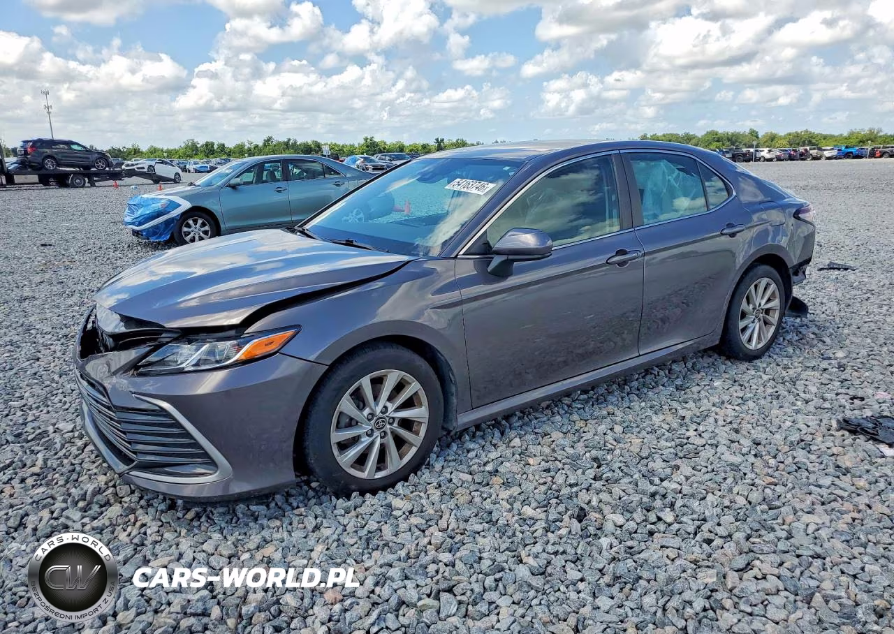 2023 Toyota Camry Le – zdjęcie 1 z 13