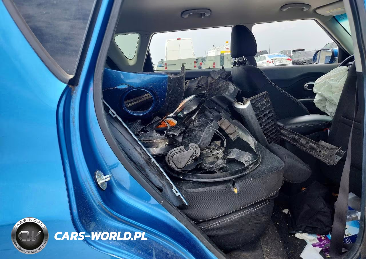 2018 Kia Soul + VIN:KNDJP3A50J7578460 - 10
