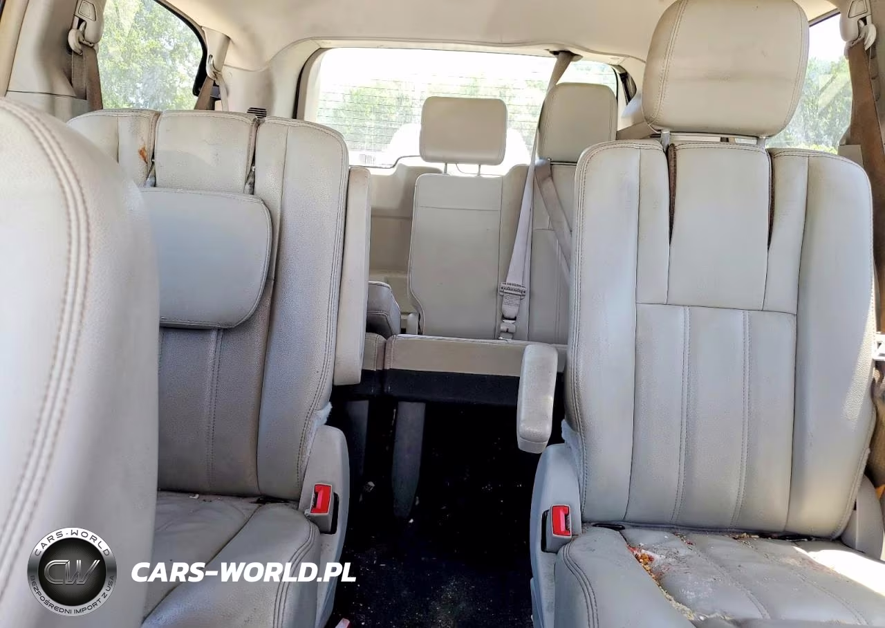 2013 Chrysler Town & Country Touring VIN:2C4RC1BGXDR577970 - 10