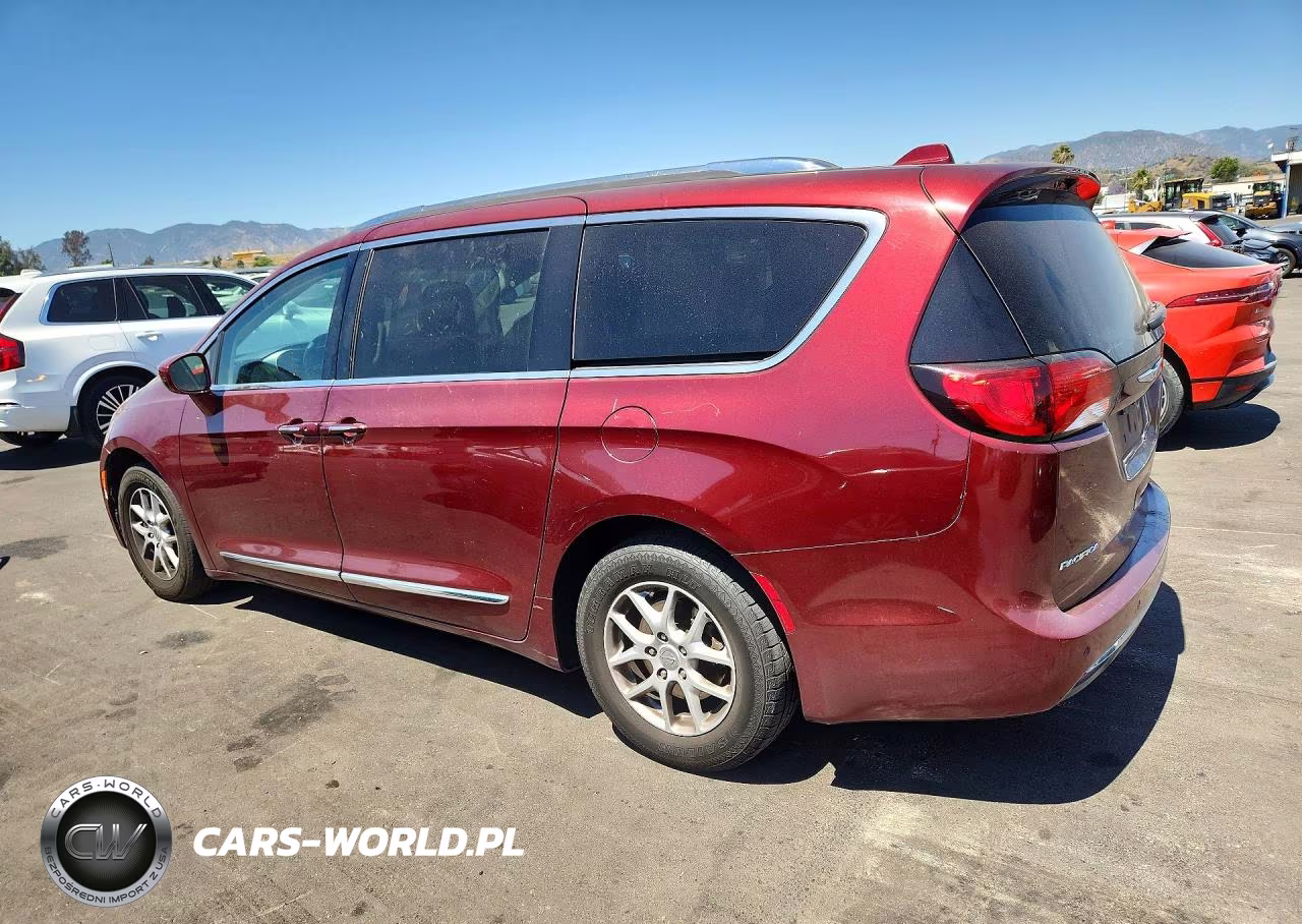2020 Chrysler Pacifica Touring L VIN:2C4RC1BG7LR276992 - 2