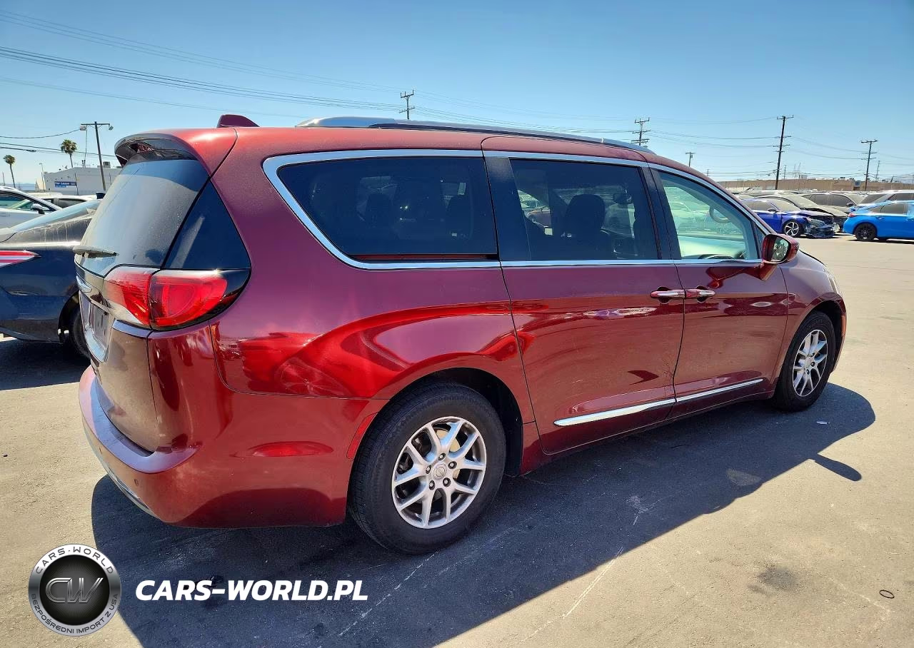 2020 Chrysler Pacifica Touring L VIN:2C4RC1BG7LR276992 - 3