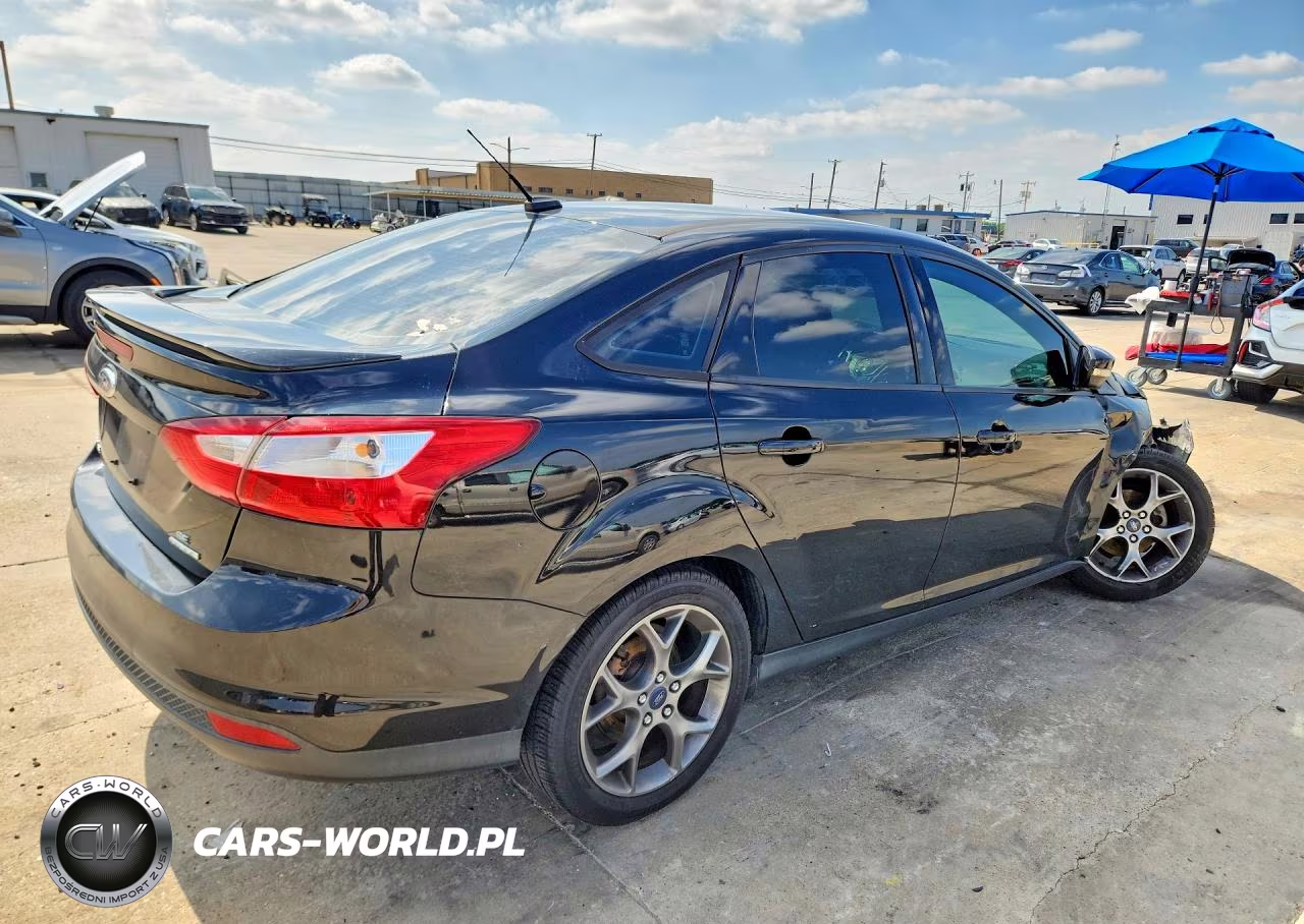 2014 Ford Focus Se VIN:1FADP3F27EL352852 - 3