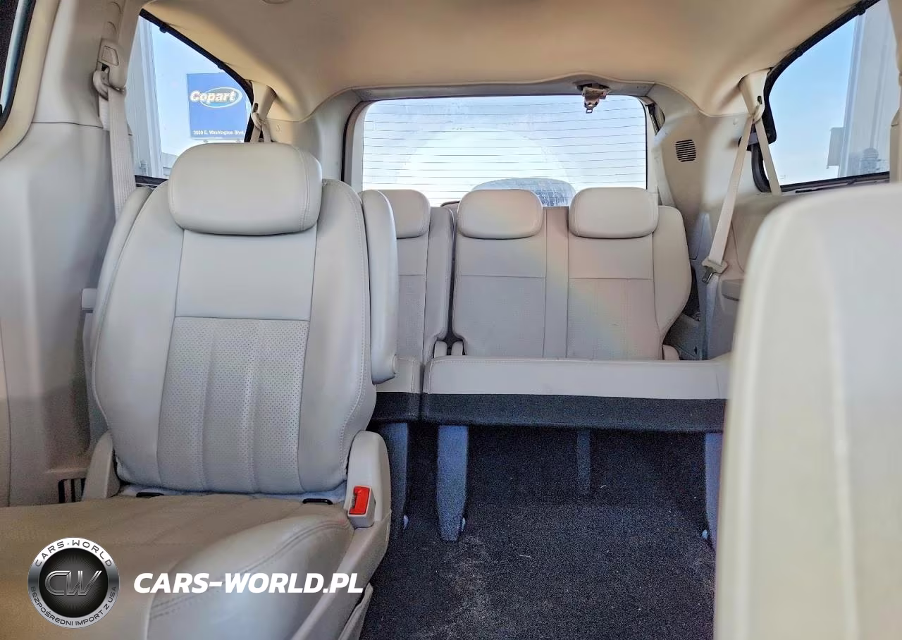 2010 Chrysler Town & Country Touring Plus VIN:2A4RR8DX6AR481571 - 10