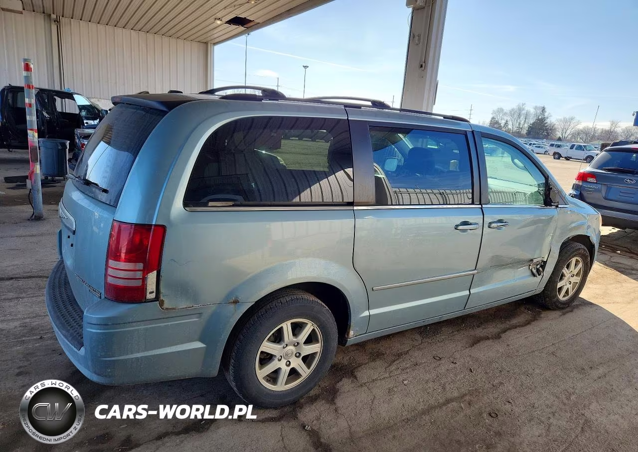 2010 Chrysler Town & Country Touring Plus VIN:2A4RR8DX6AR481571 - 3