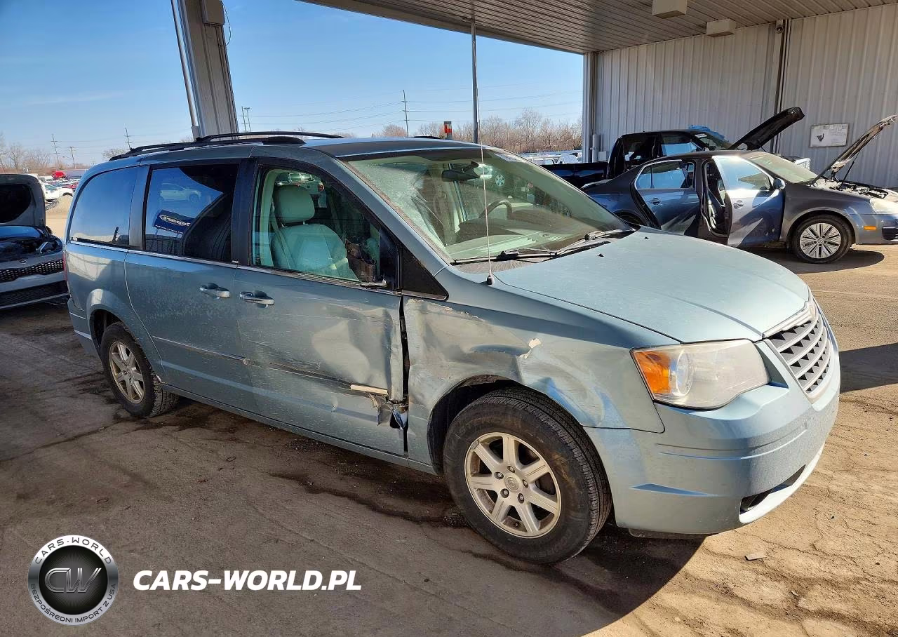 2010 Chrysler Town & Country Touring Plus VIN:2A4RR8DX6AR481571 - 4