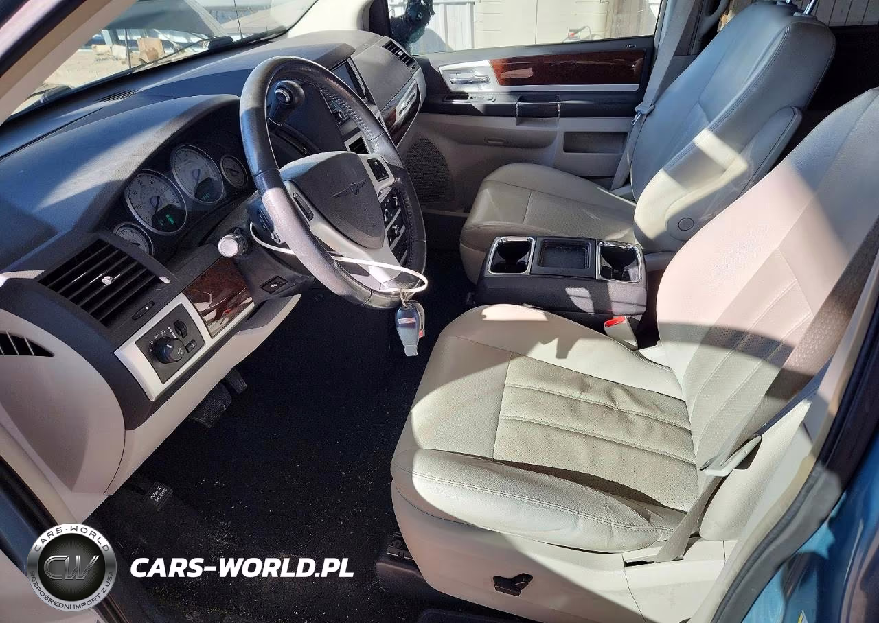 2010 Chrysler Town & Country Touring Plus VIN:2A4RR8DX6AR481571 - 7