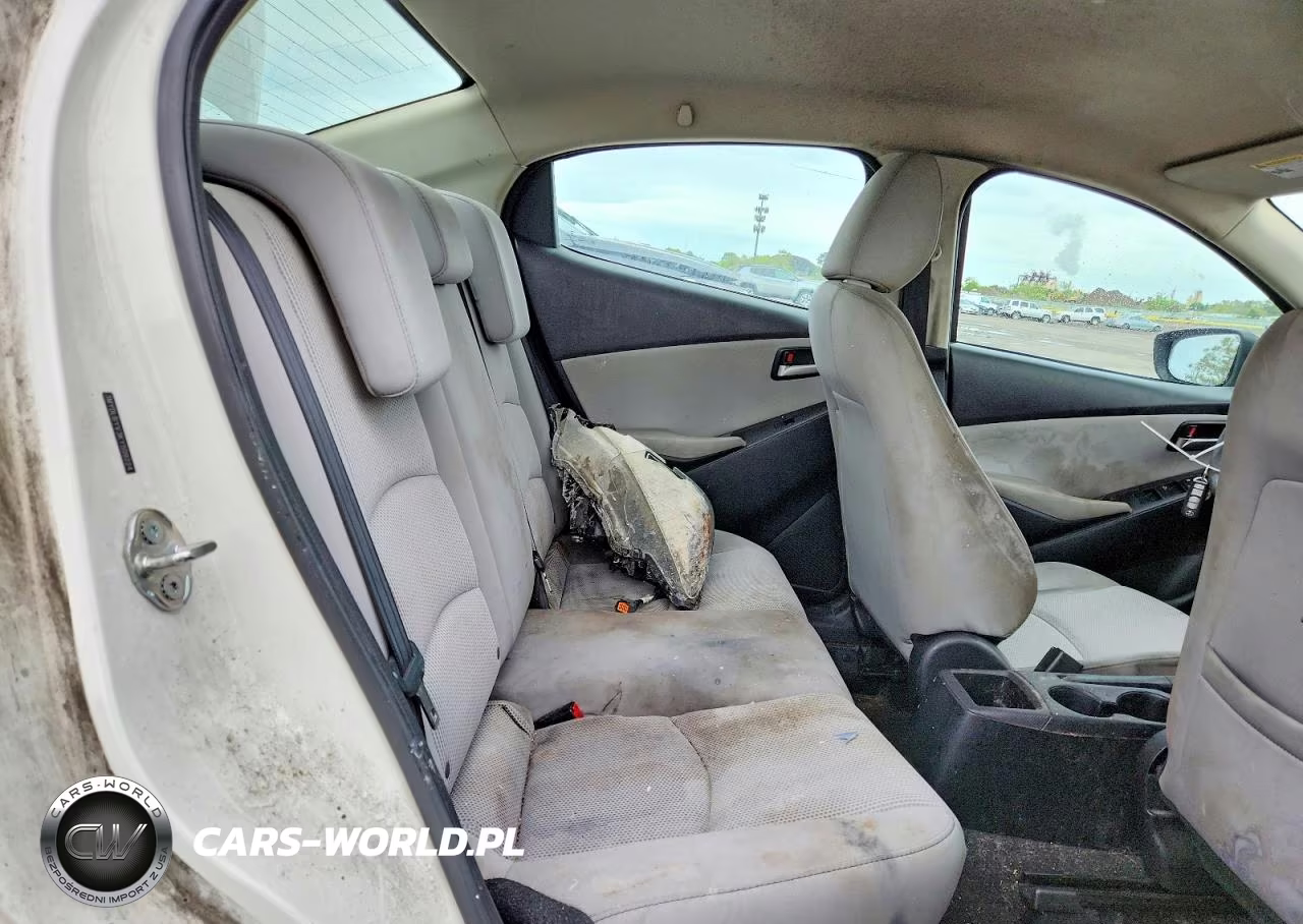 2019 Toyota Yaris L VIN:3MYDLBYV3KY509224 - 10