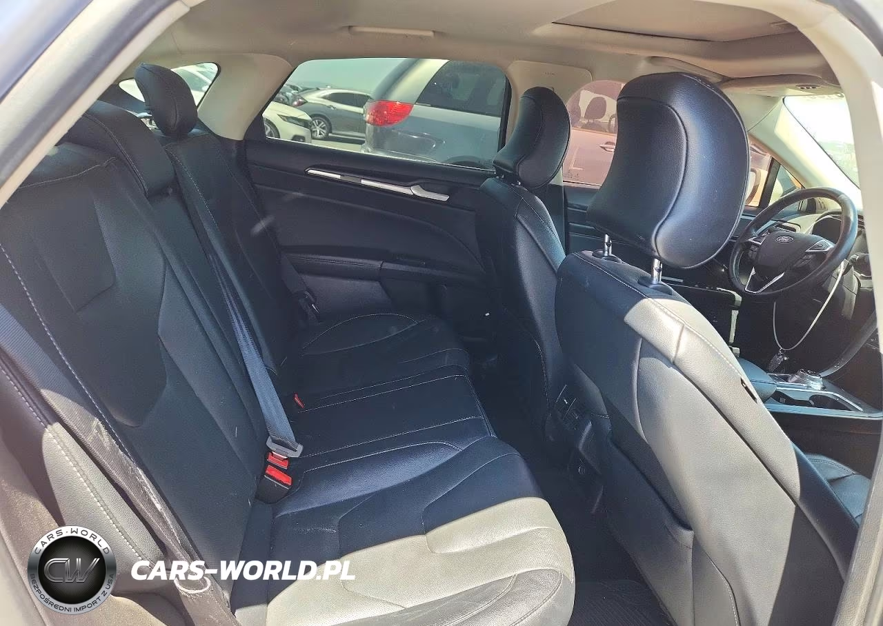 2019 Ford Fusion Titanium VIN:3FA6P0SU3KR232607 - 10