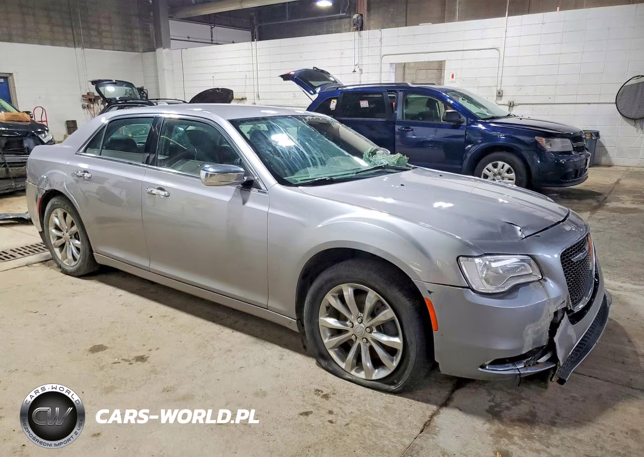 2018 Chrysler 300 Limited VIN:2C3CCAKG2JH127449 - 4