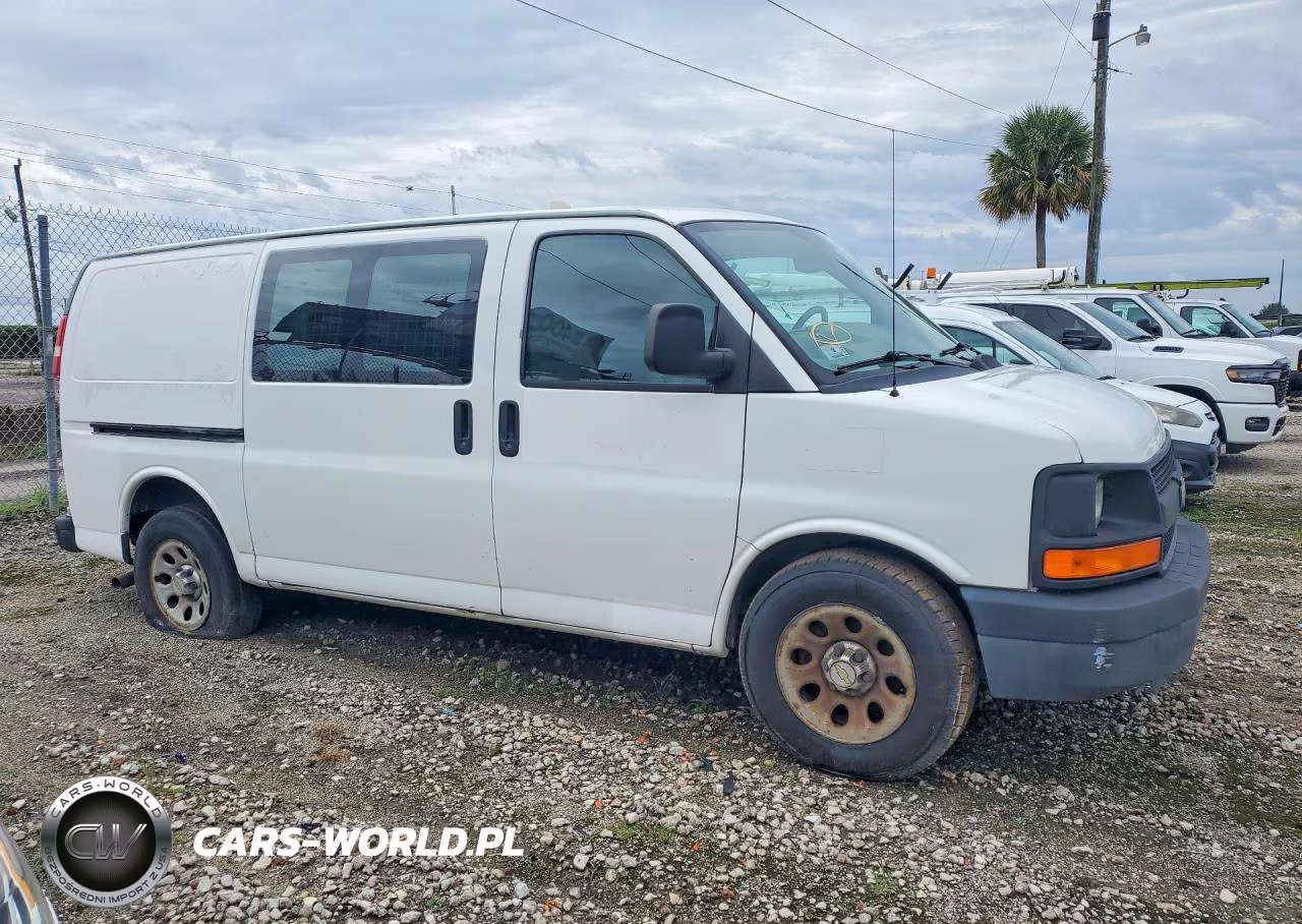 2012 Chevrolet Express G1500 VIN:1GCSGAFX4C1170696 - 4