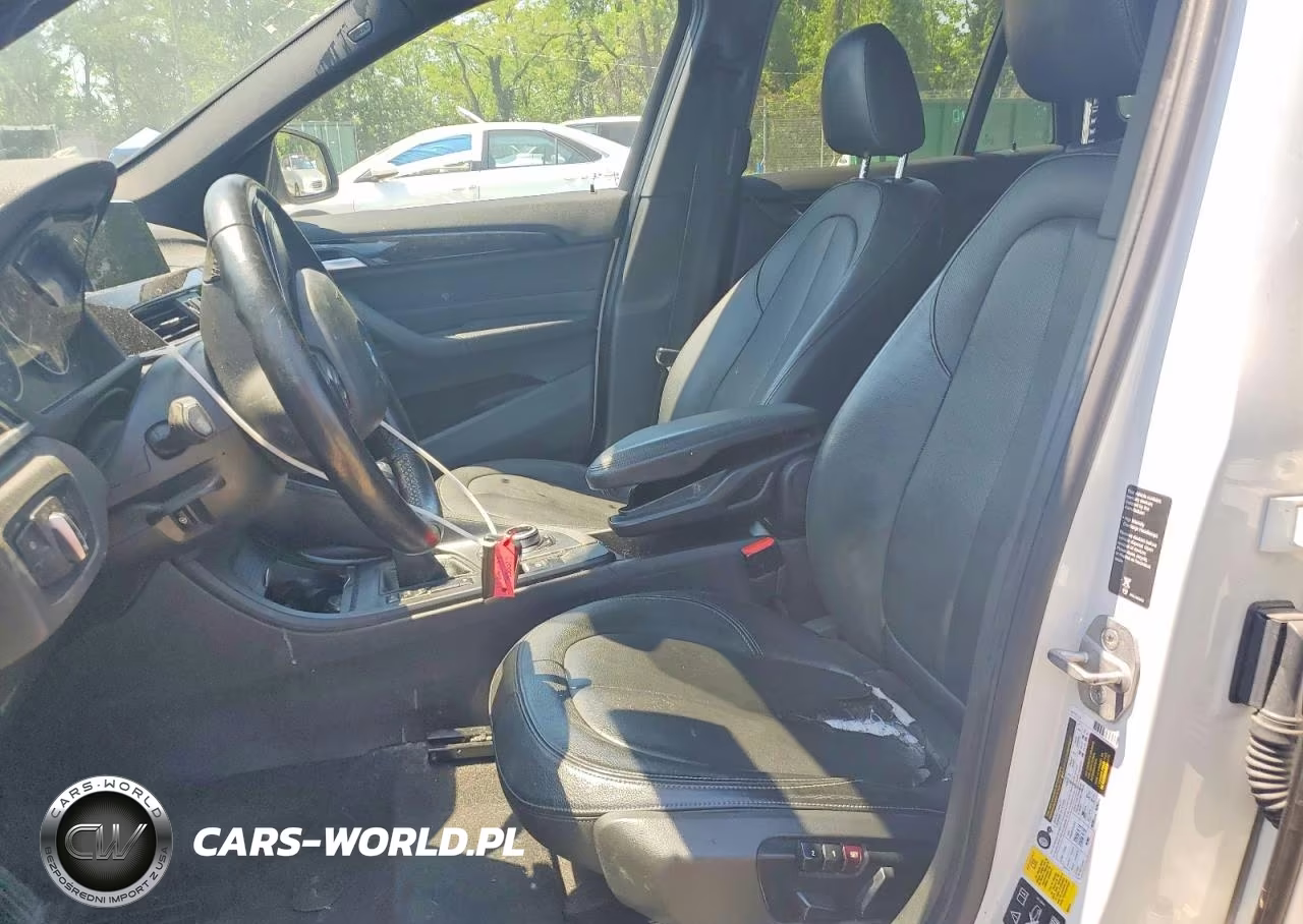 2018 BMW X1 xDrive28I VIN:WBXHT3C37J5K30028 - 7