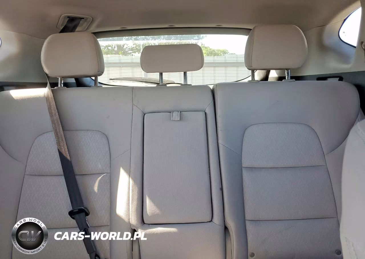 2018 Hyundai Tucson Value VIN:KM8J3CA24JU692184 - 10