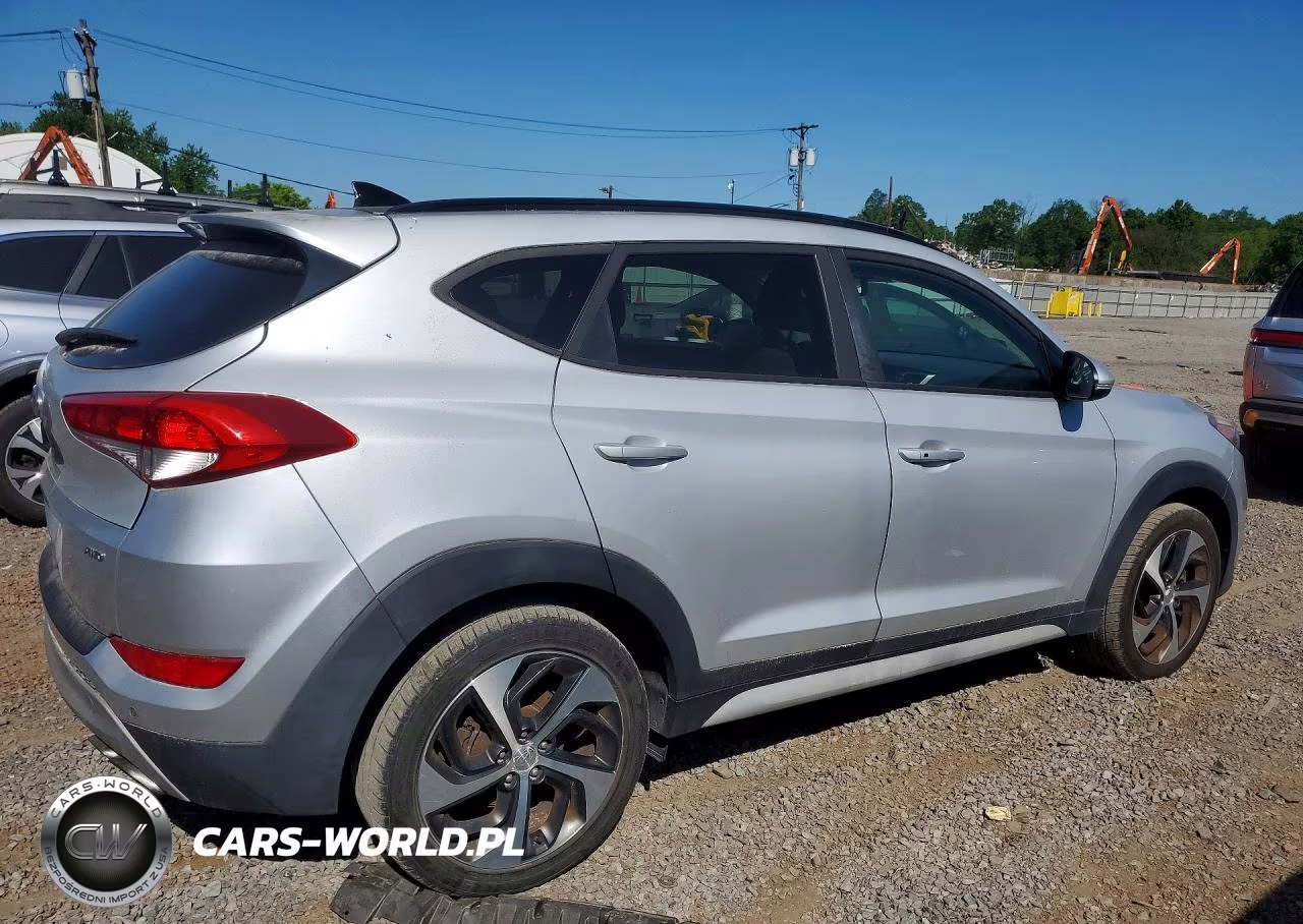 2018 Hyundai Tucson Value VIN:KM8J3CA24JU692184 - 3