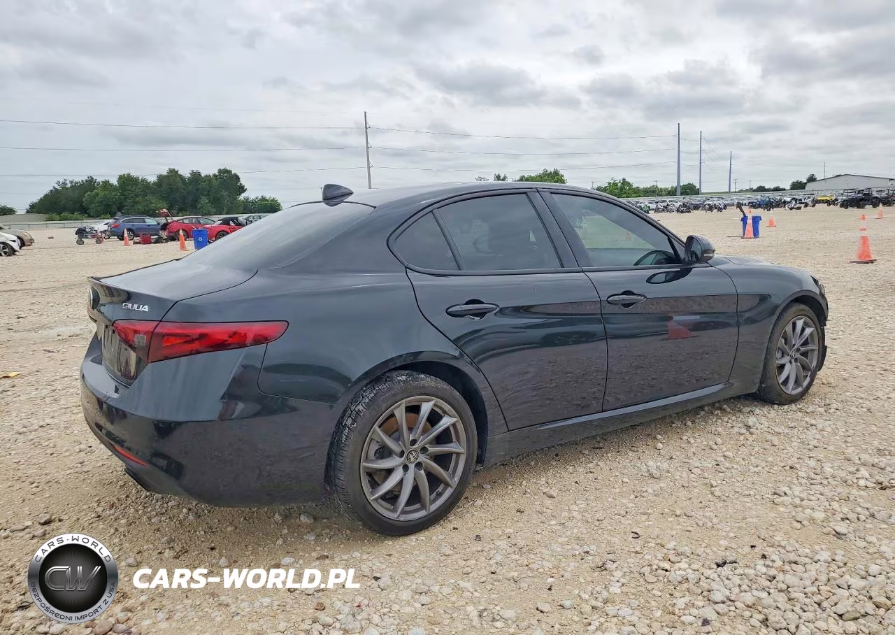 2022 Alfa Romeo Giulia VIN:ZARFANAN2N7660186 - 3
