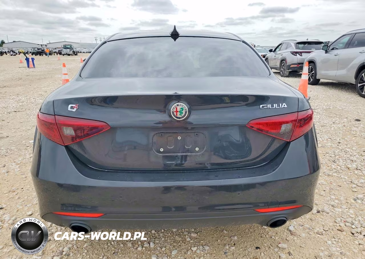 2022 Alfa Romeo Giulia VIN:ZARFANAN2N7660186 - 6