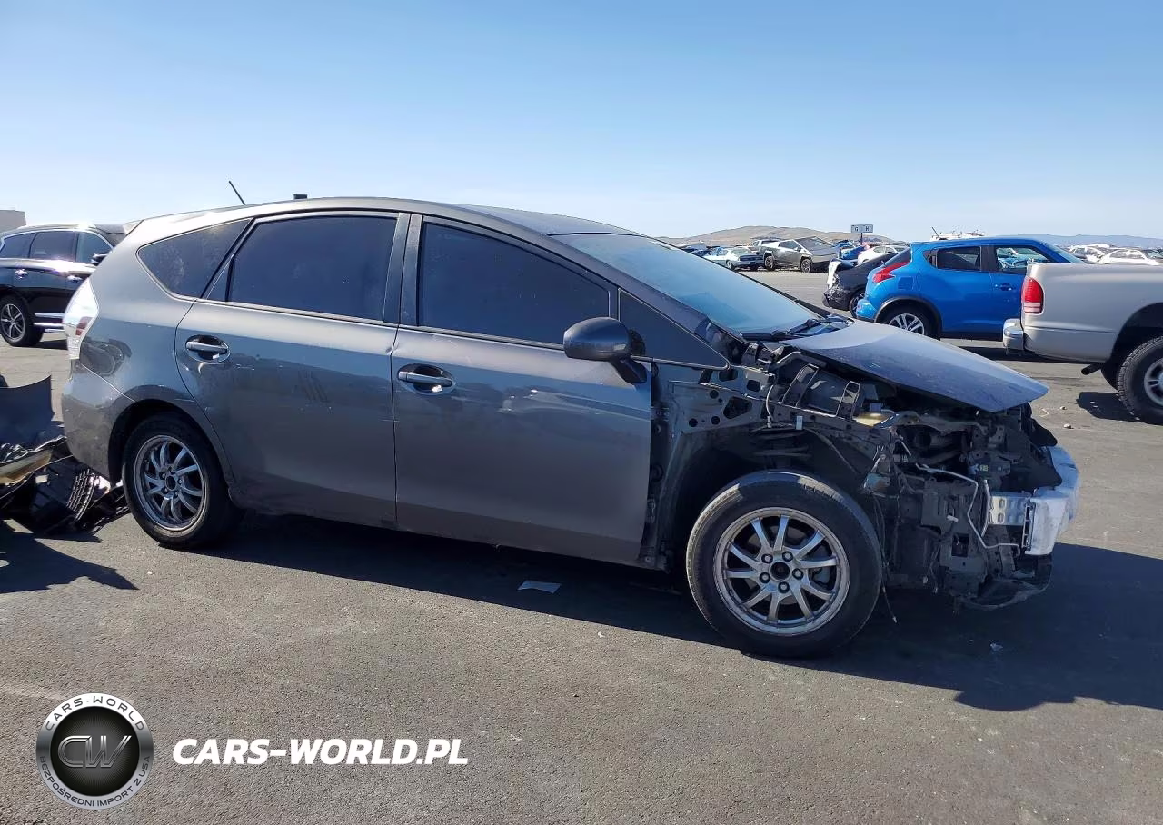 2013 Toyota Prius V Three VIN:JTDZN3EU8D3266652 - 4
