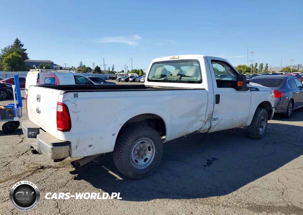 2013 Ford F250 Super Duty VIN:1FTBF2A62DEB52747 - 3