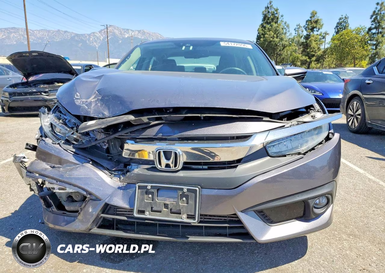 2016 Honda Civic Touring VIN:19XFC1F9XGE210586 - 5