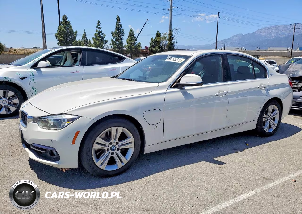 2017 BMW 330E – zdjęcie 1 z 12