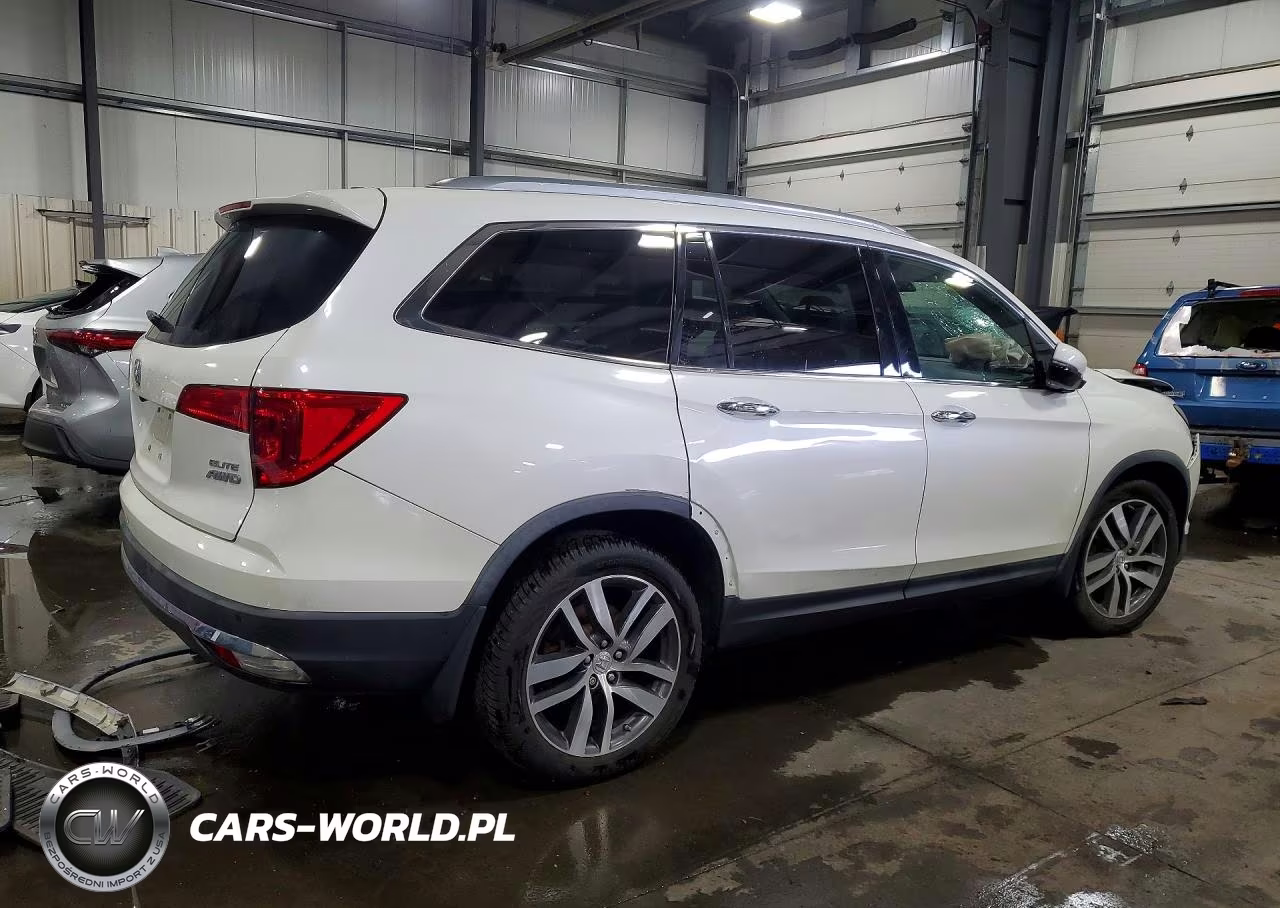 2017 Honda Pilot Elite VIN:5FNYF6H00HB032355 - 3