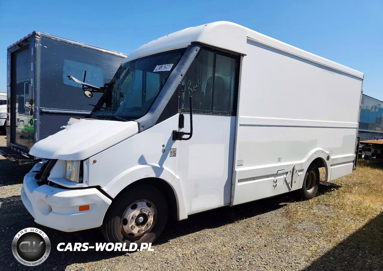2018 Isuzu Reach Delivery Truck