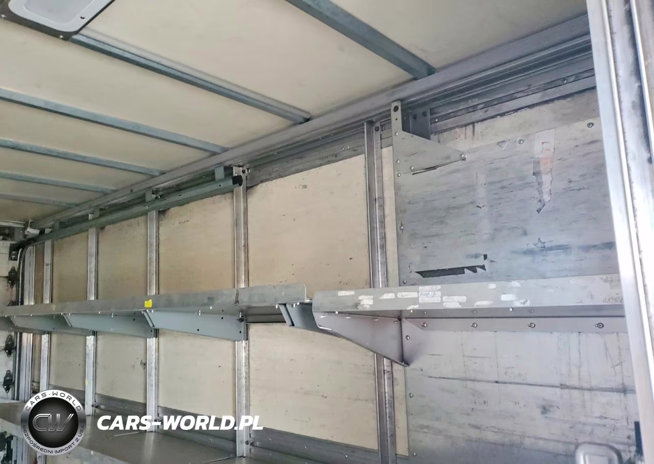 2018 Isuzu Reach Delivery Truck VIN:JALB4T178J7W00153 - 10