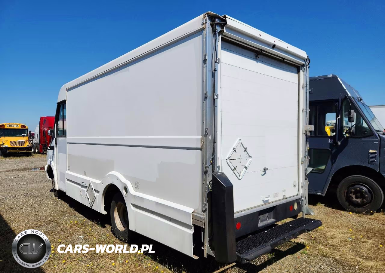 2018 Isuzu Reach Delivery Truck VIN:JALB4T178J7W00153 - 2