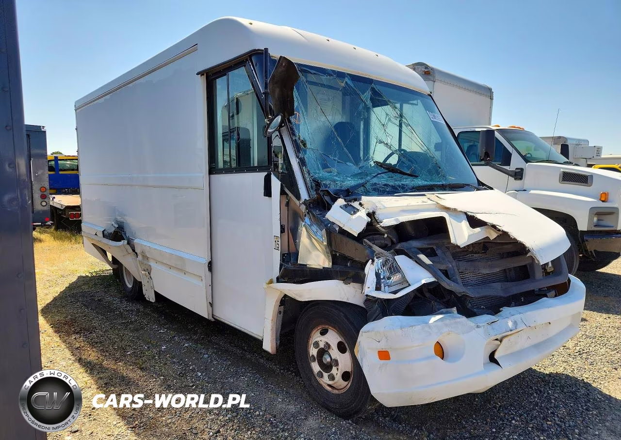 2018 Isuzu Reach Delivery Truck VIN:JALB4T178J7W00153 - 4