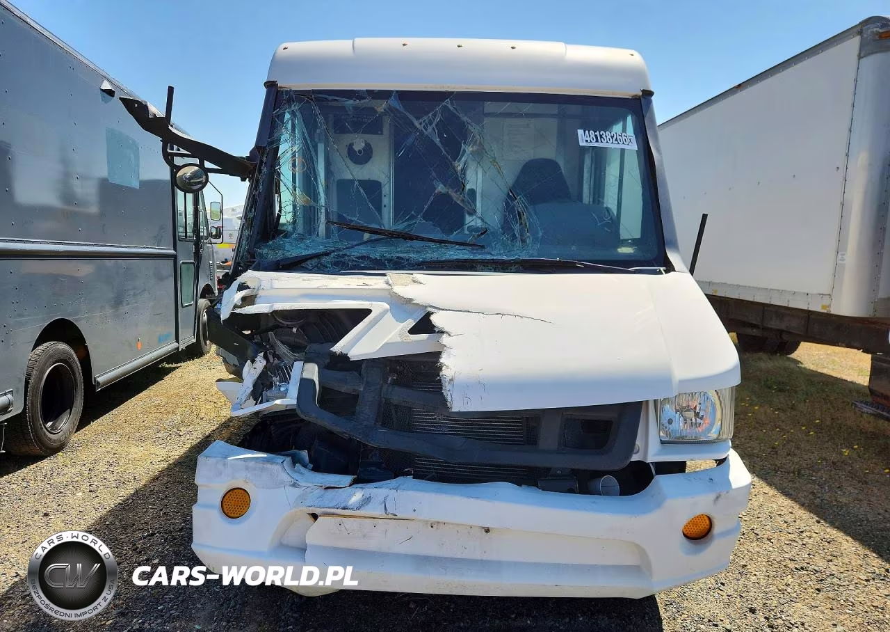 2018 Isuzu Reach Delivery Truck VIN:JALB4T178J7W00153 - 5