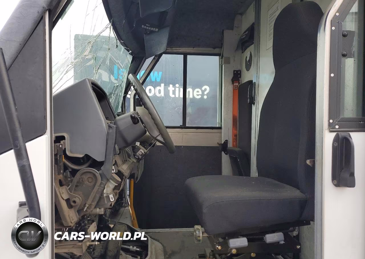 2018 Isuzu Reach Delivery Truck VIN:JALB4T178J7W00153 - 7