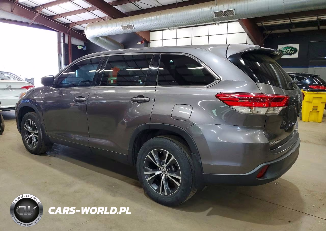 2019 Toyota Highlander Le VIN:5TDBZRFH1KS916654 - 2
