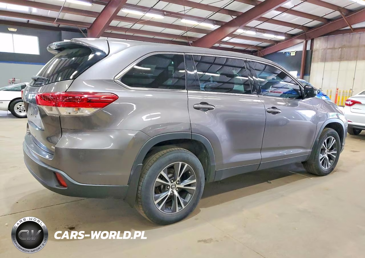2019 Toyota Highlander Le VIN:5TDBZRFH1KS916654 - 3