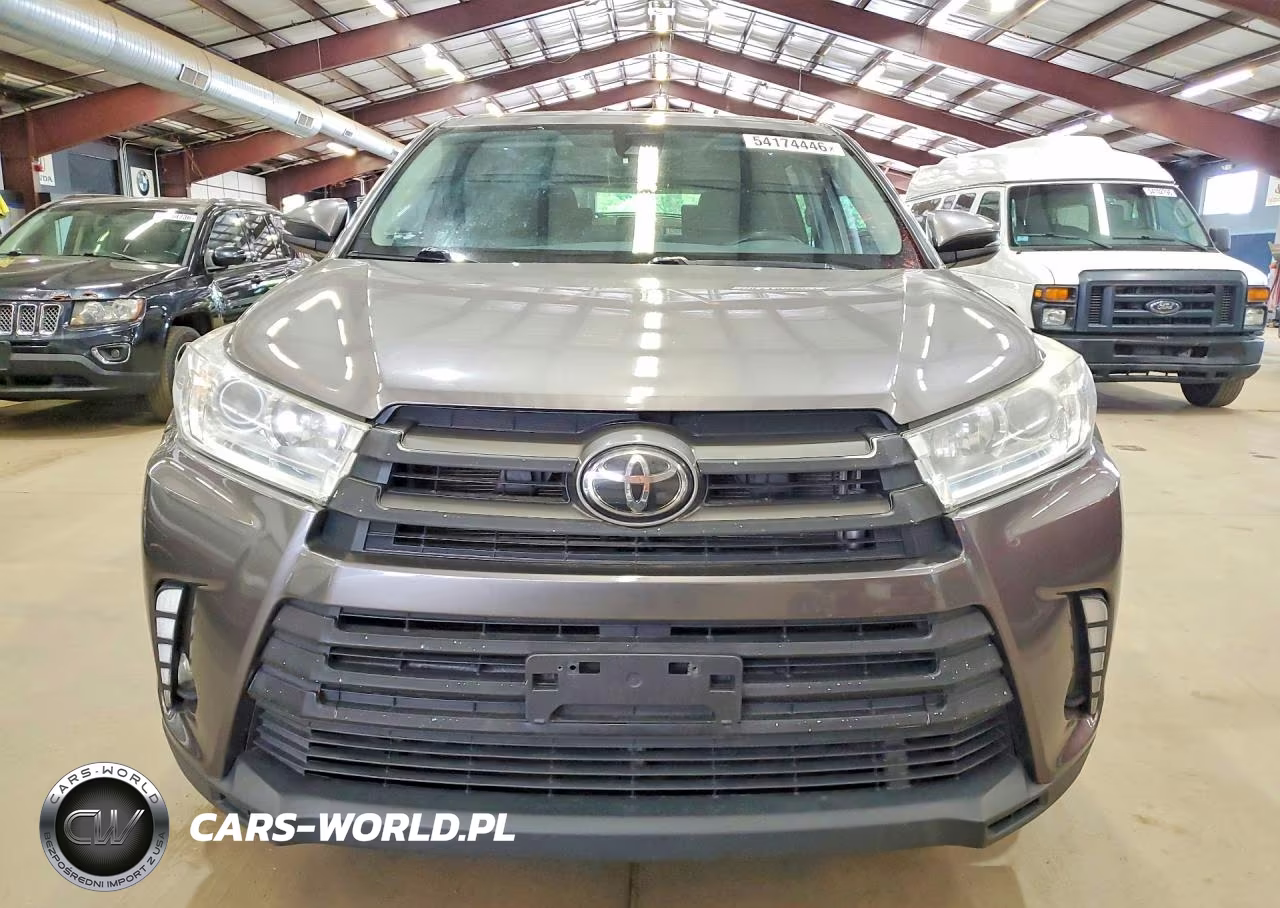 2019 Toyota Highlander Le VIN:5TDBZRFH1KS916654 - 5