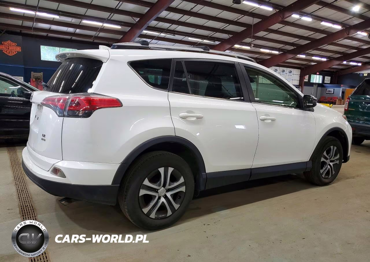 2018 Toyota Rav4 Le VIN:JTMBFREV6JJ258177 - 3