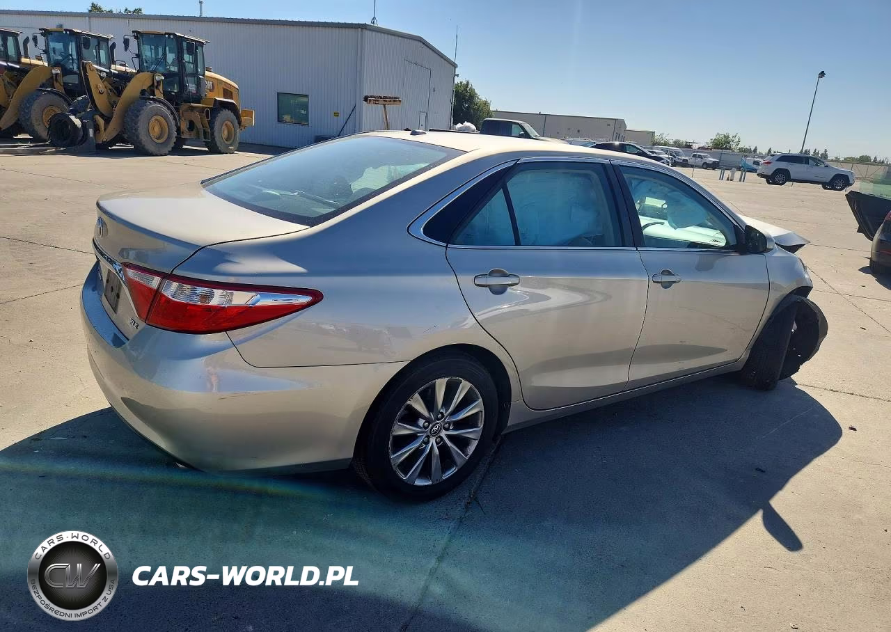 2016 Toyota Camry Xle VIN:4T4BF1FK8GR583475 - 3
